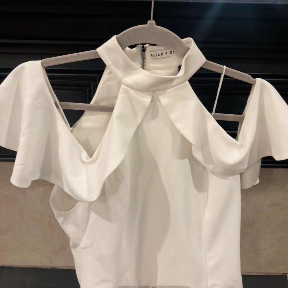 Alice + Olivia White Ruffle Cold Shoulder Top- Size:4